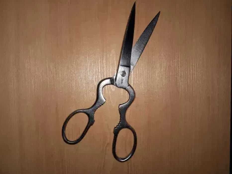 Foarfeca veche de croitorie