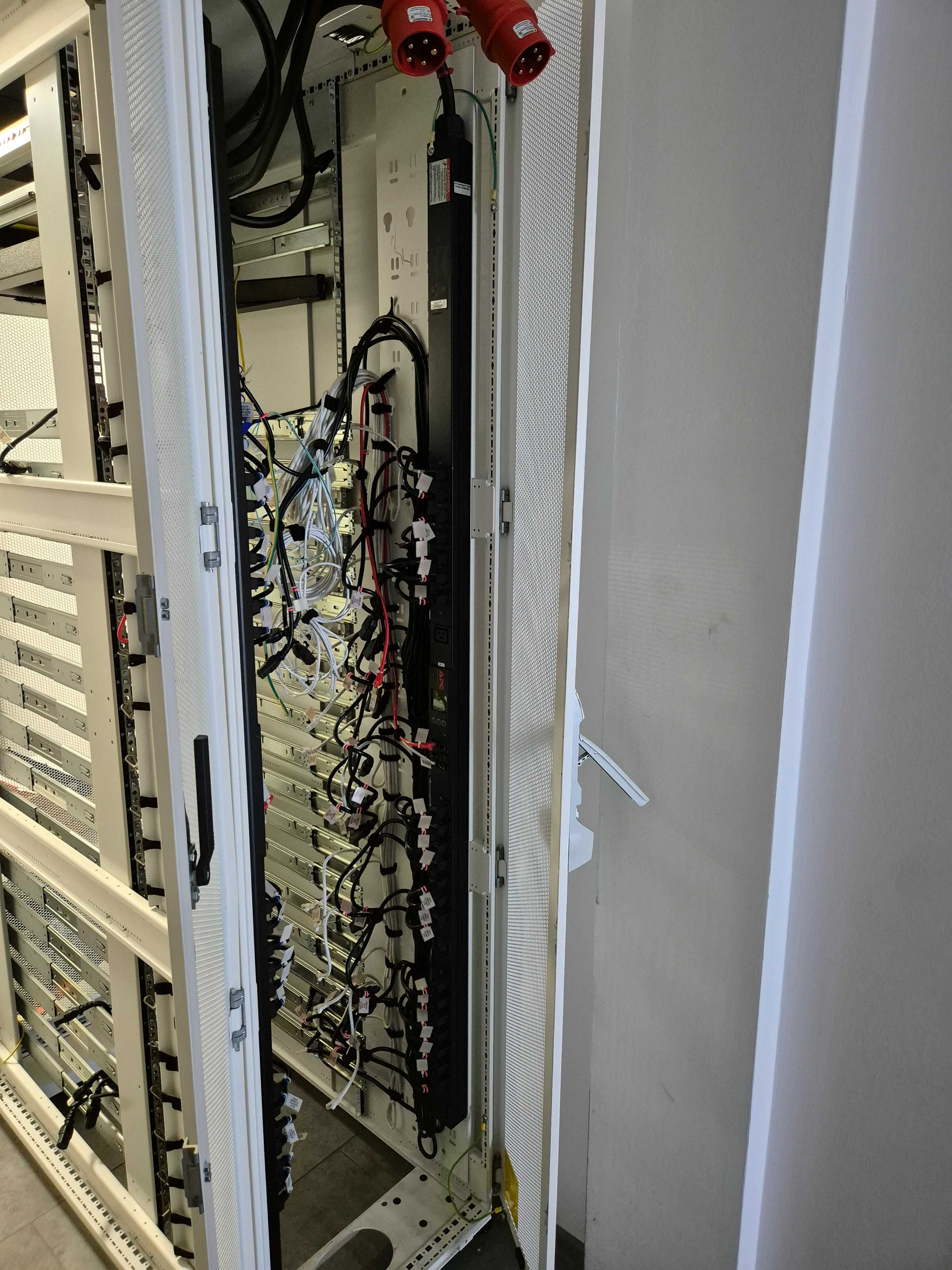 Rittal TS IT Pro 48U сървърен rack шкаф 48U0600W1200D