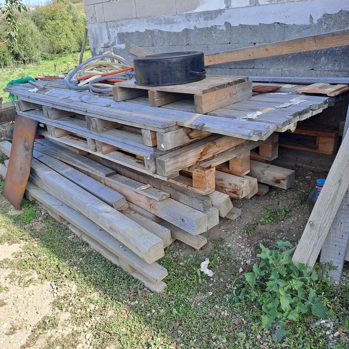 Vând lemne pentru costruit/foc
