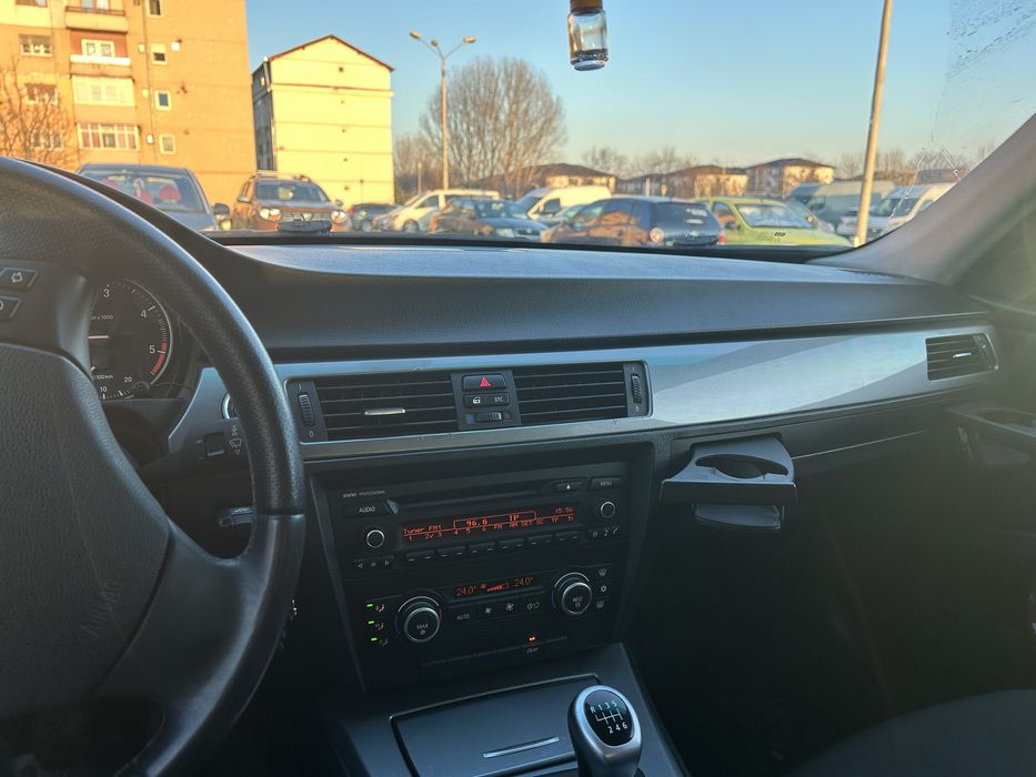 Vand masina personla cu toate actele la zi.