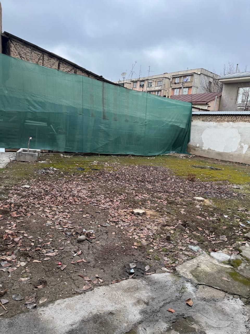 Dombrobod massivi - 3'6 sotx uchastka sotilafi 22 metr fasad