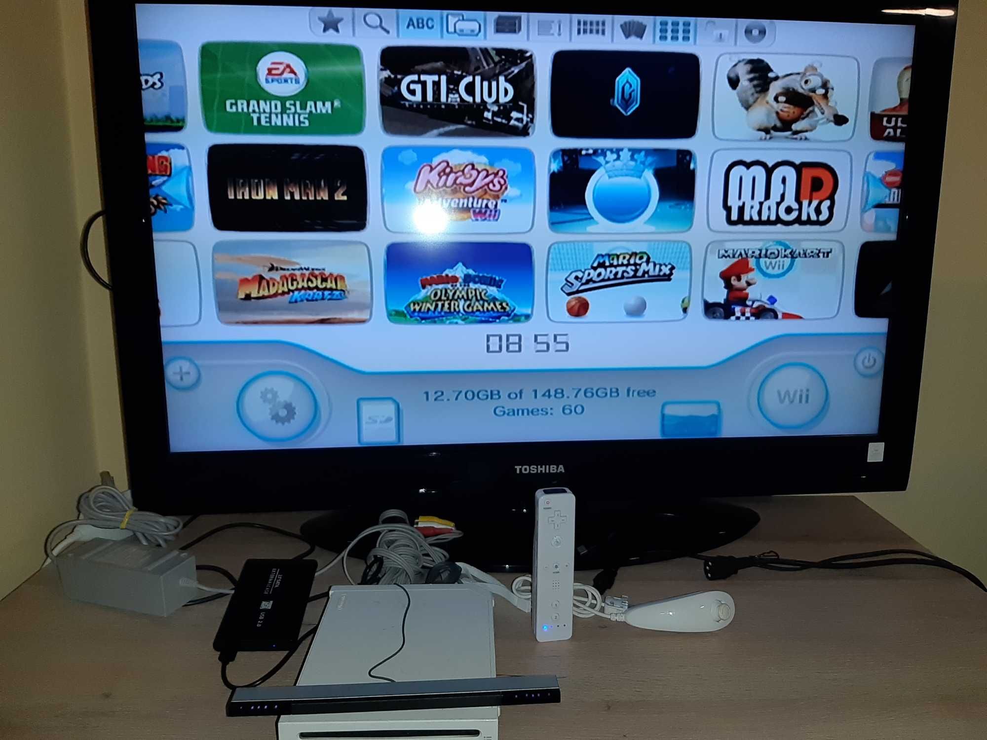 Нинтендо Nintendo wii комплект цената е за всичко 89 игри на хард диск