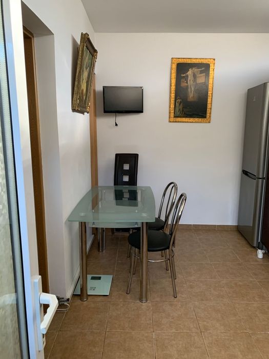 Apartament la CASĂ de închiriat, zonă de case, Rahova, str. Târgu Jiu