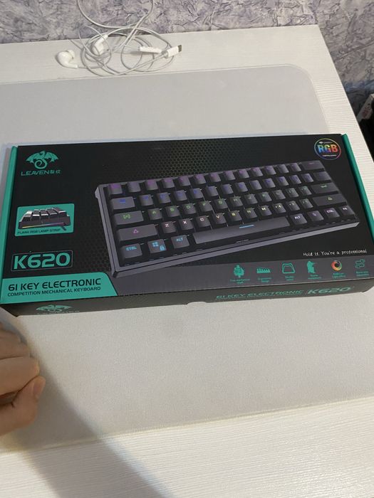 Продам клавиатуру,целая все работает,красные свитчи