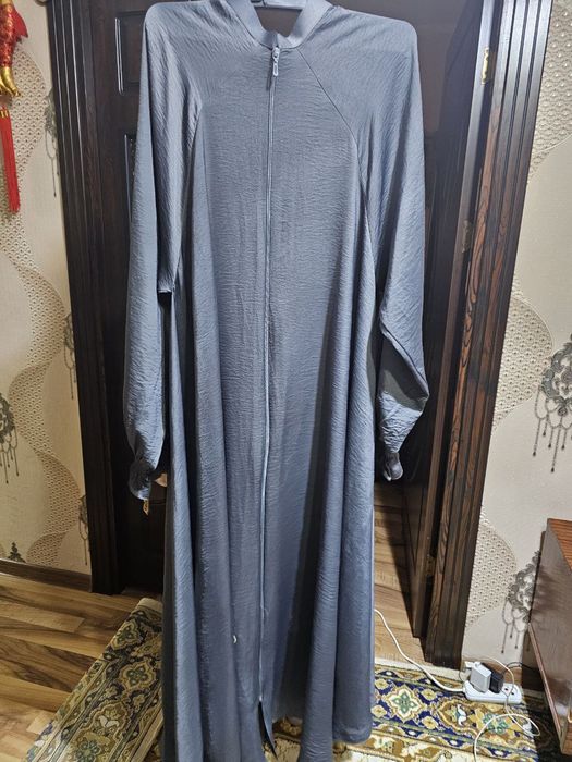 Абая для покрытых девушек из Мекки.