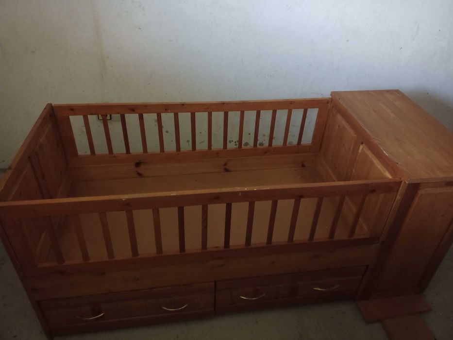 Детско легло за бебе от масив