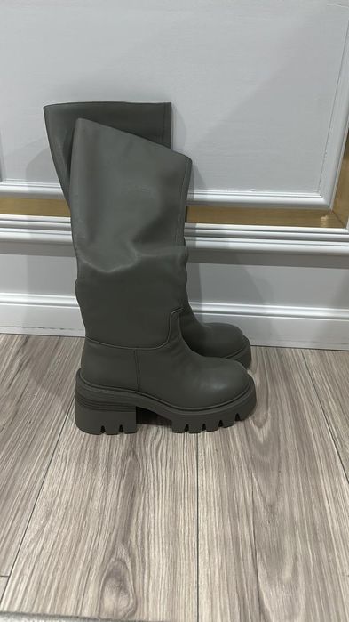 Зимние сапоги полностью натуралка новые.