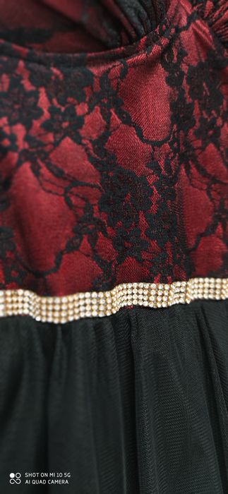 Rochie de ocazie cu corset și bretele ajustabile