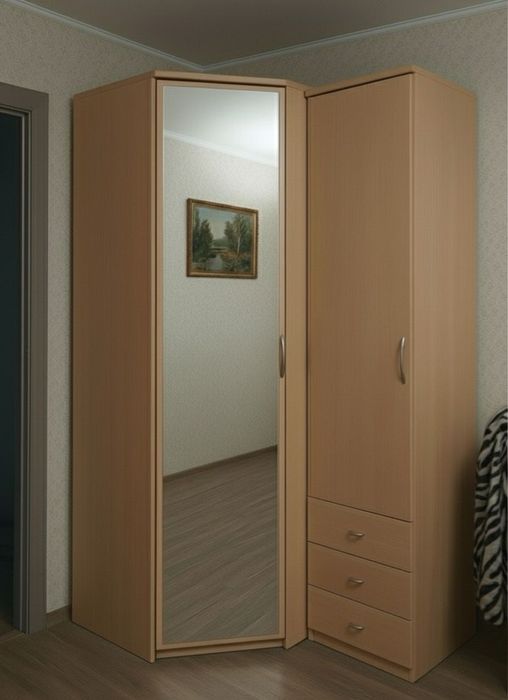 Продам вместительный шкаф в хорошем состоянии.