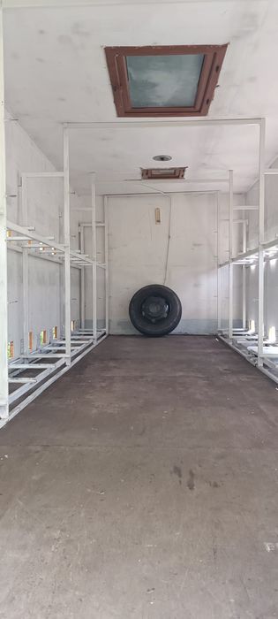 Camion apicol de vânzare