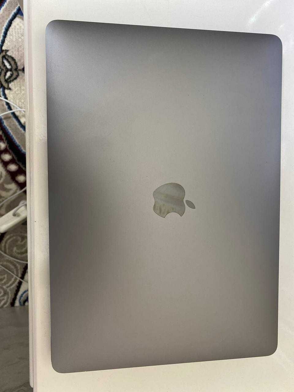 MacBook Pro M2 8/256 13 Dyum