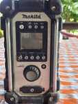 Radio constructii Makita 18v model DMR102 - defect