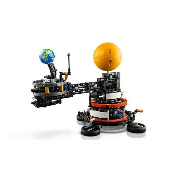 Ново Lego Technic - Планетата Земя и Луна в орбита (42179)