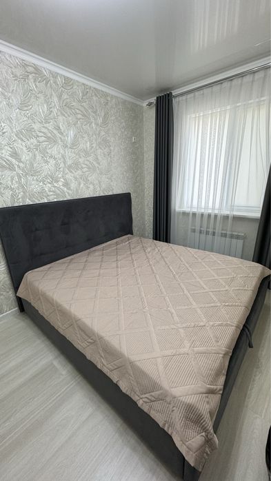Кровать 180/200 с ортопедическим матрасом.