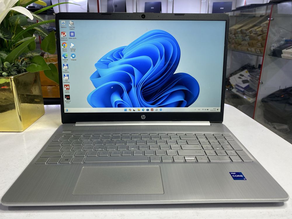 Hp i7 ekrani sensorlik  atiga 7 kun ishlatilgan
