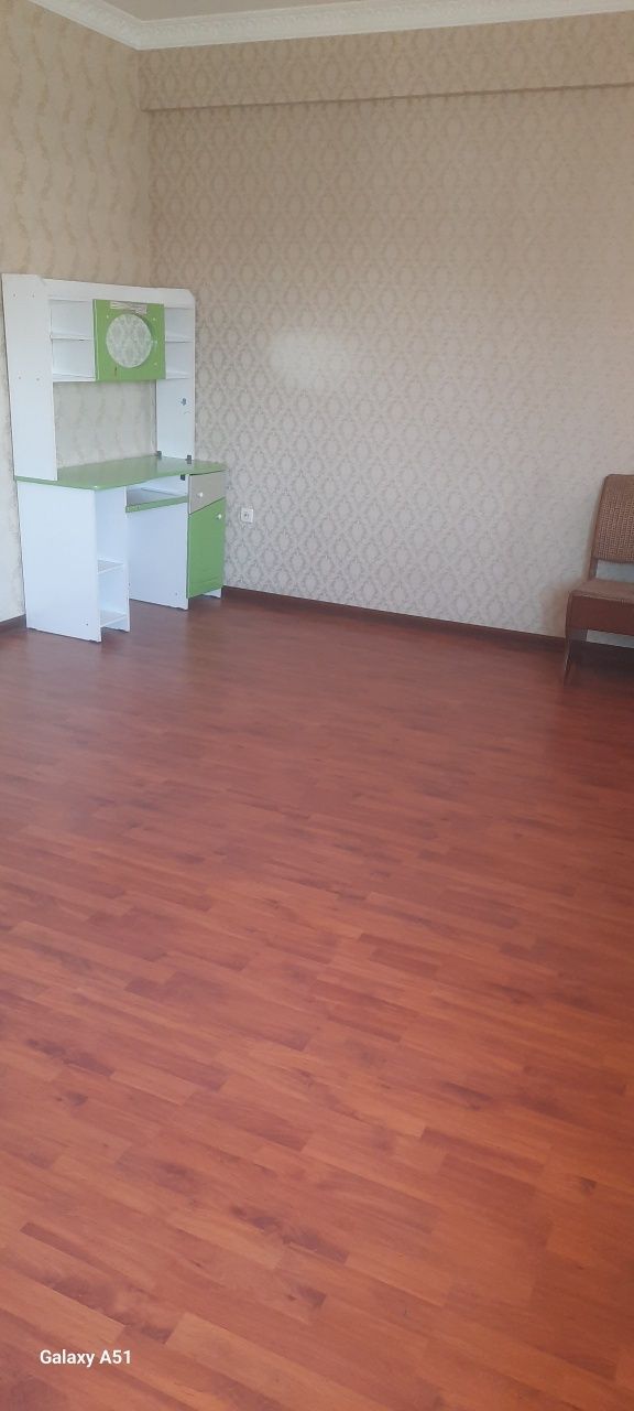 Продаётся квартира 76 м2 три комнаты в Бектемирском районе