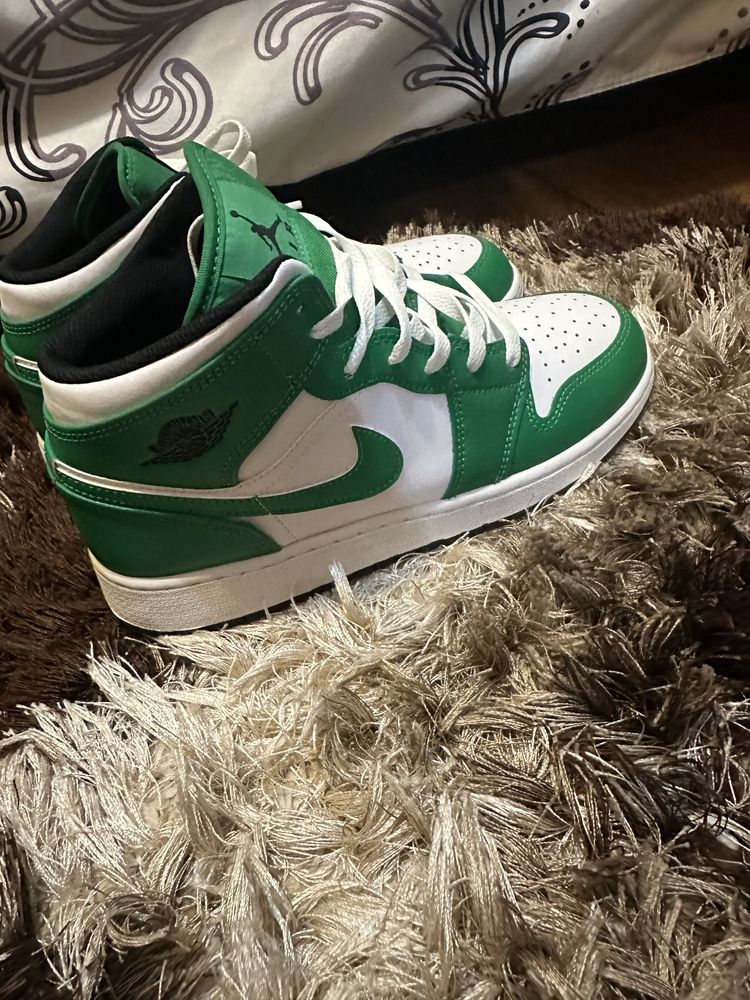 Versace chain reaction