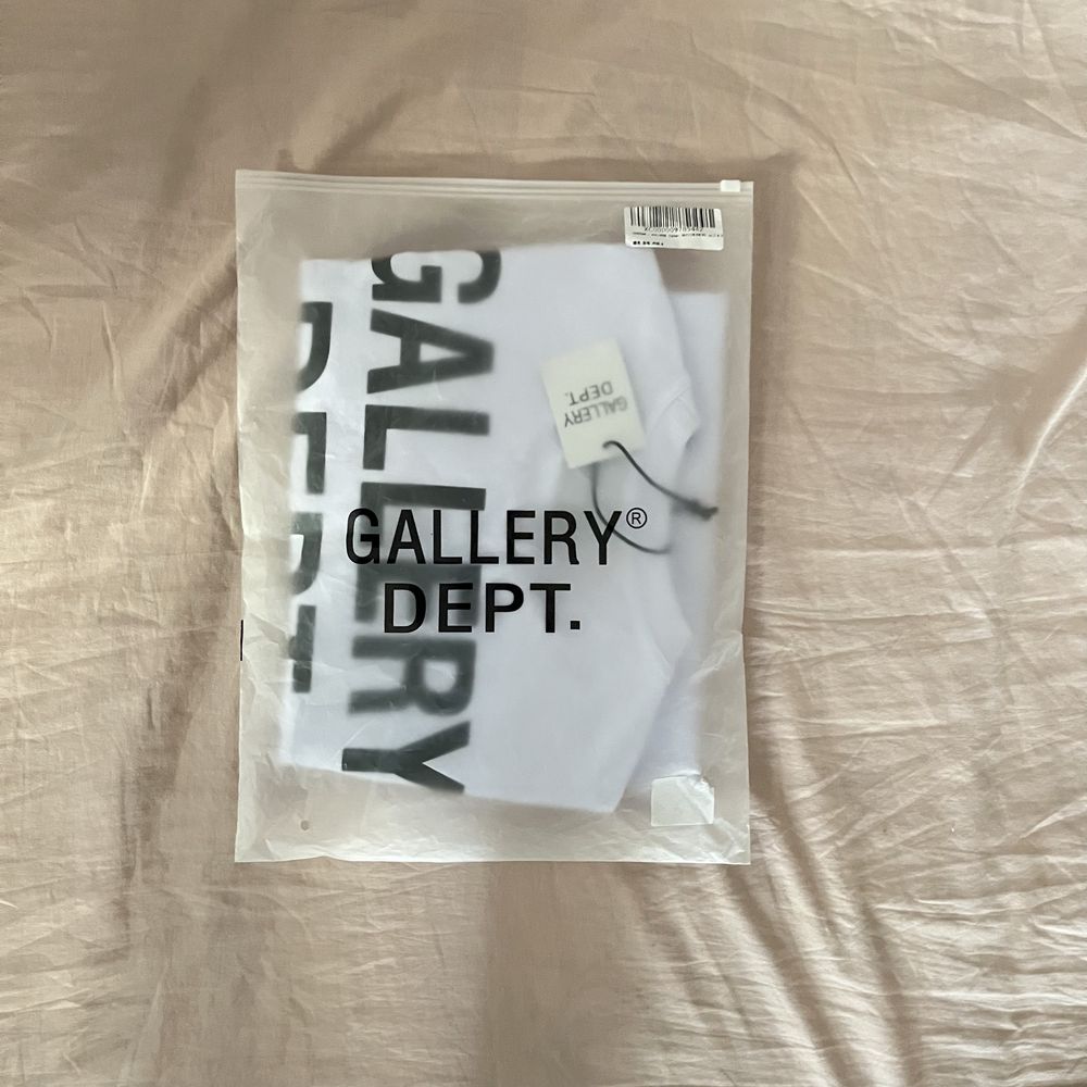 Tricou Gallery dept