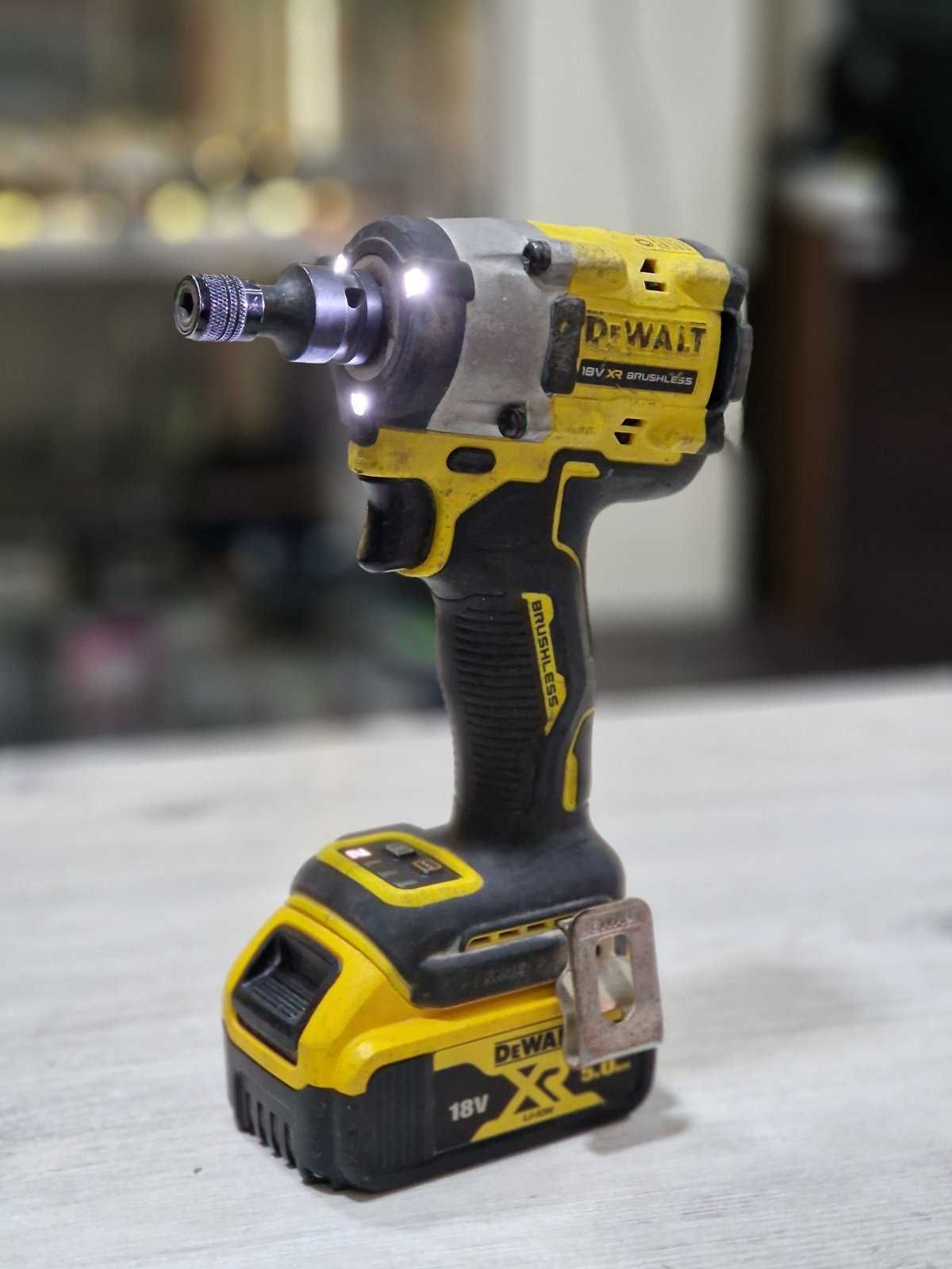 Акумулаторен ударен гайковерт DeWalt DCF922 с батерия 5Ah