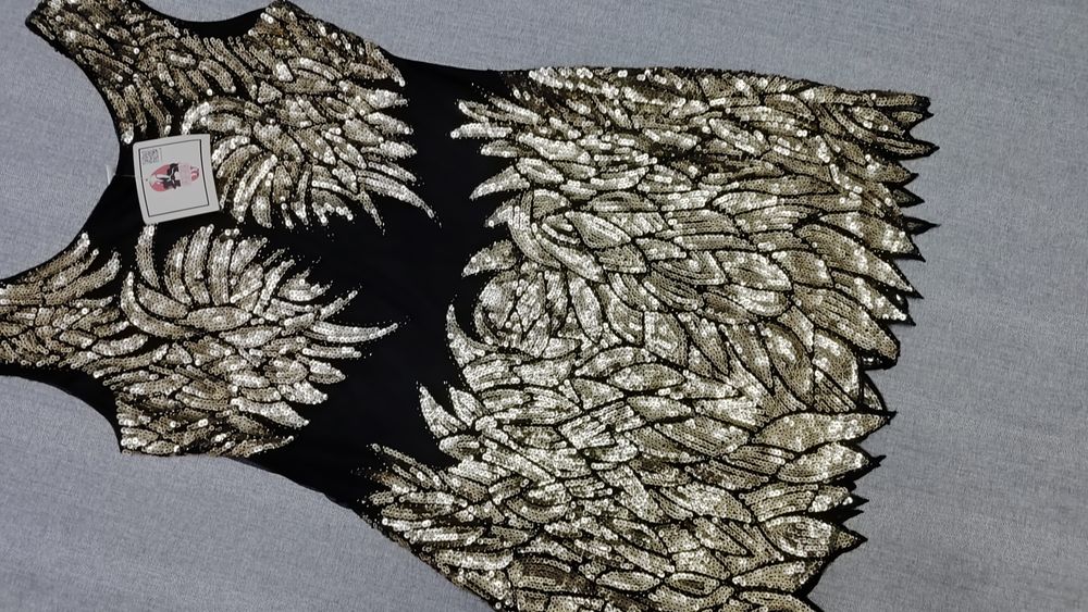 Платье с паетками