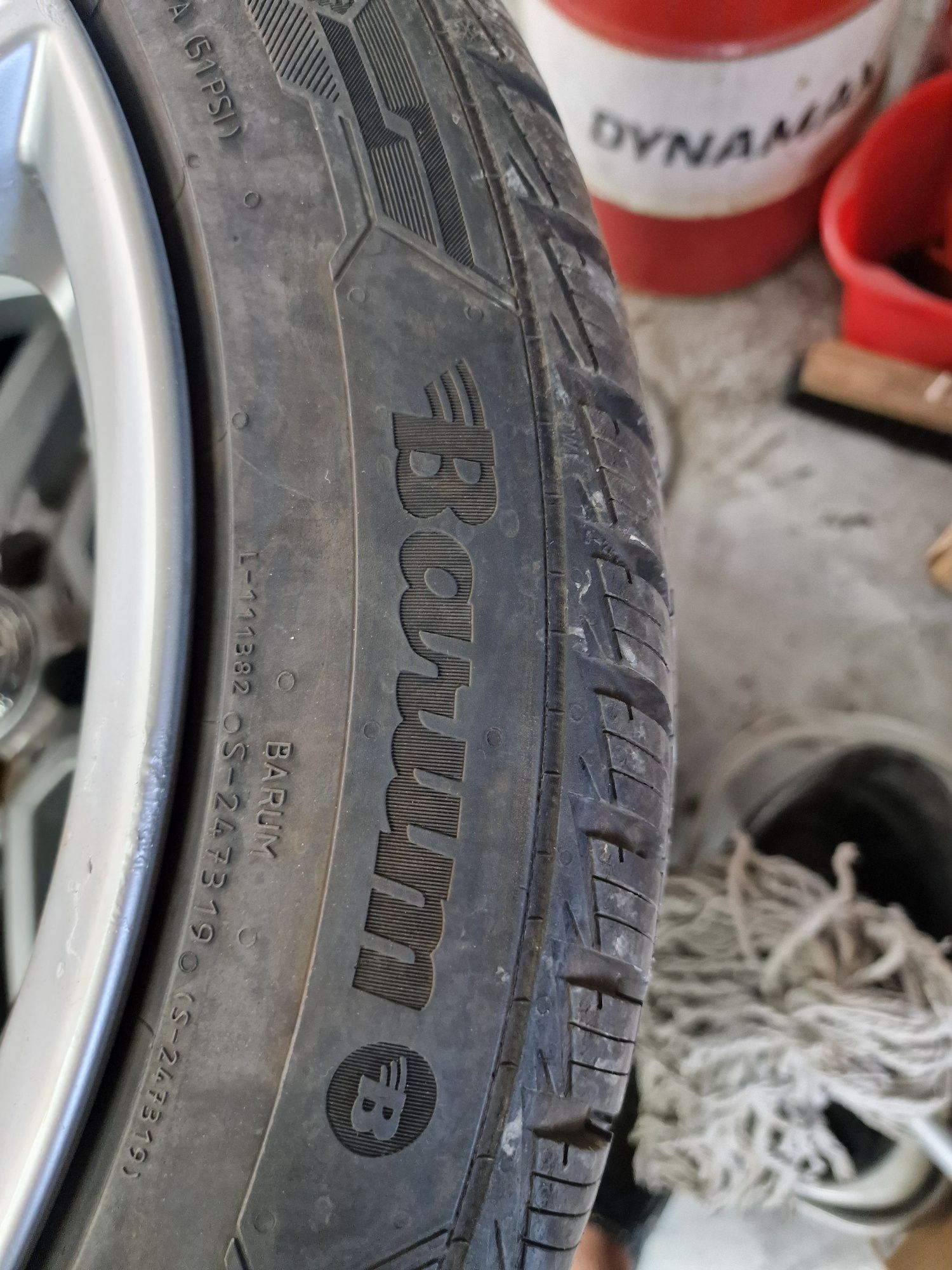 Гуми с Джанти за Мерцедес Е клас W212 235/45 R 18 Barum dot 2019