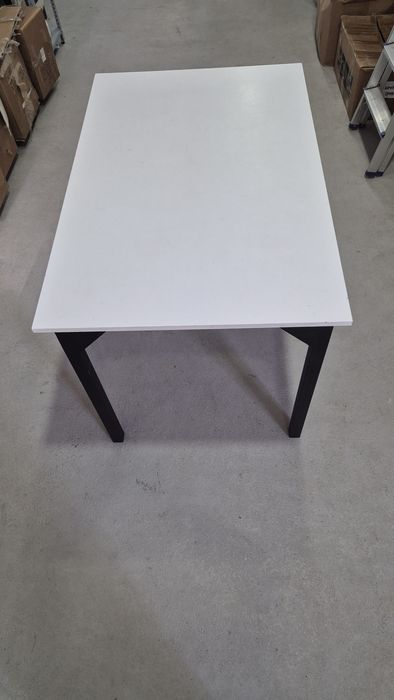 Стол. Обеденный стол, офисный стол.