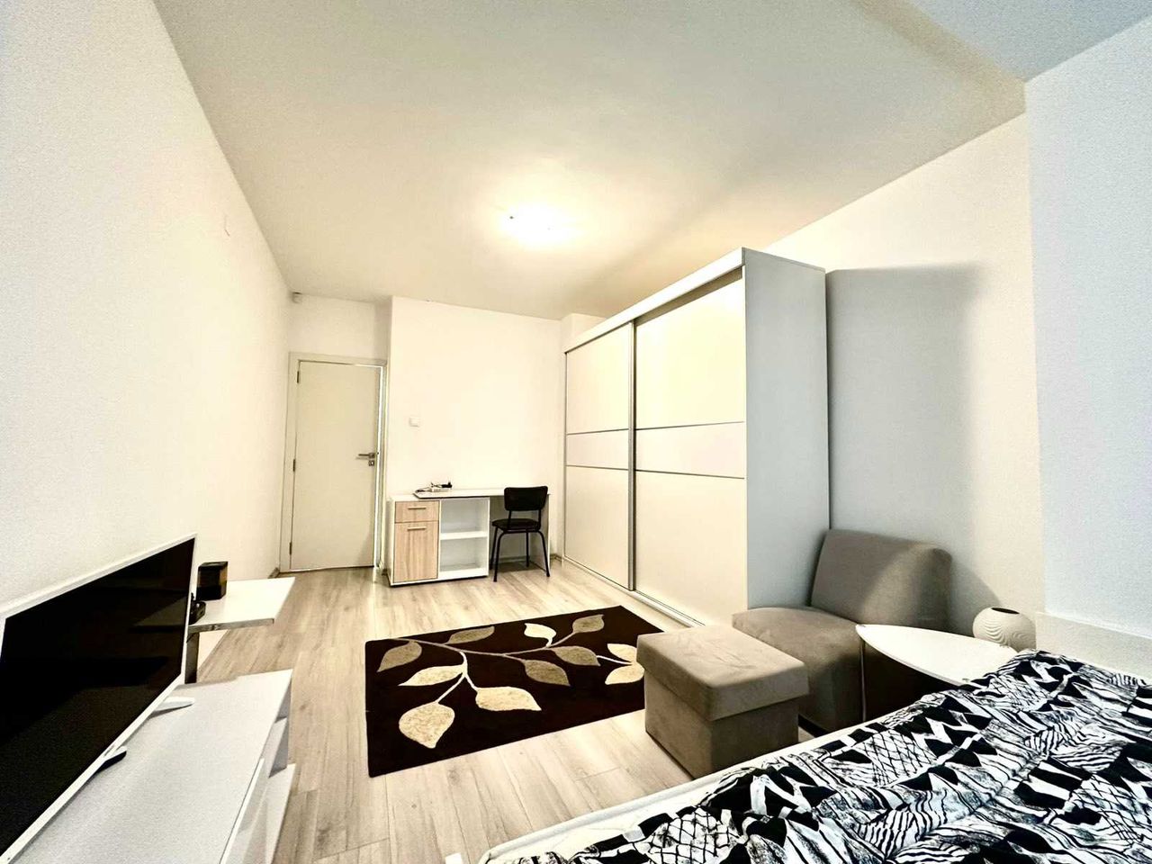 Дава се под наем Тристаен апартамент в София, Център - 100 кв.м за 816 € - Снимка #4