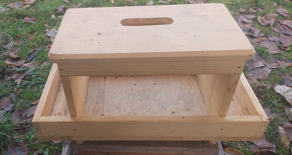 Scaun apicol cu suport scule