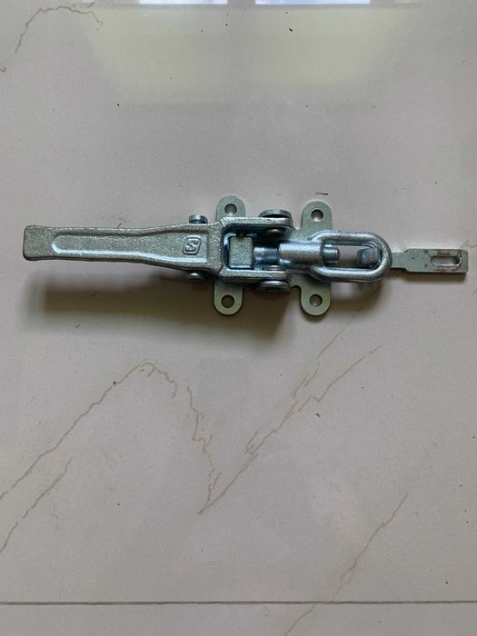 Inchizator oblon auto