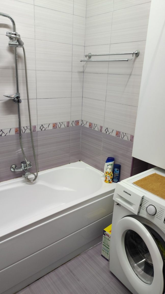 Vând apartament  2 camere situat zonă centrală
