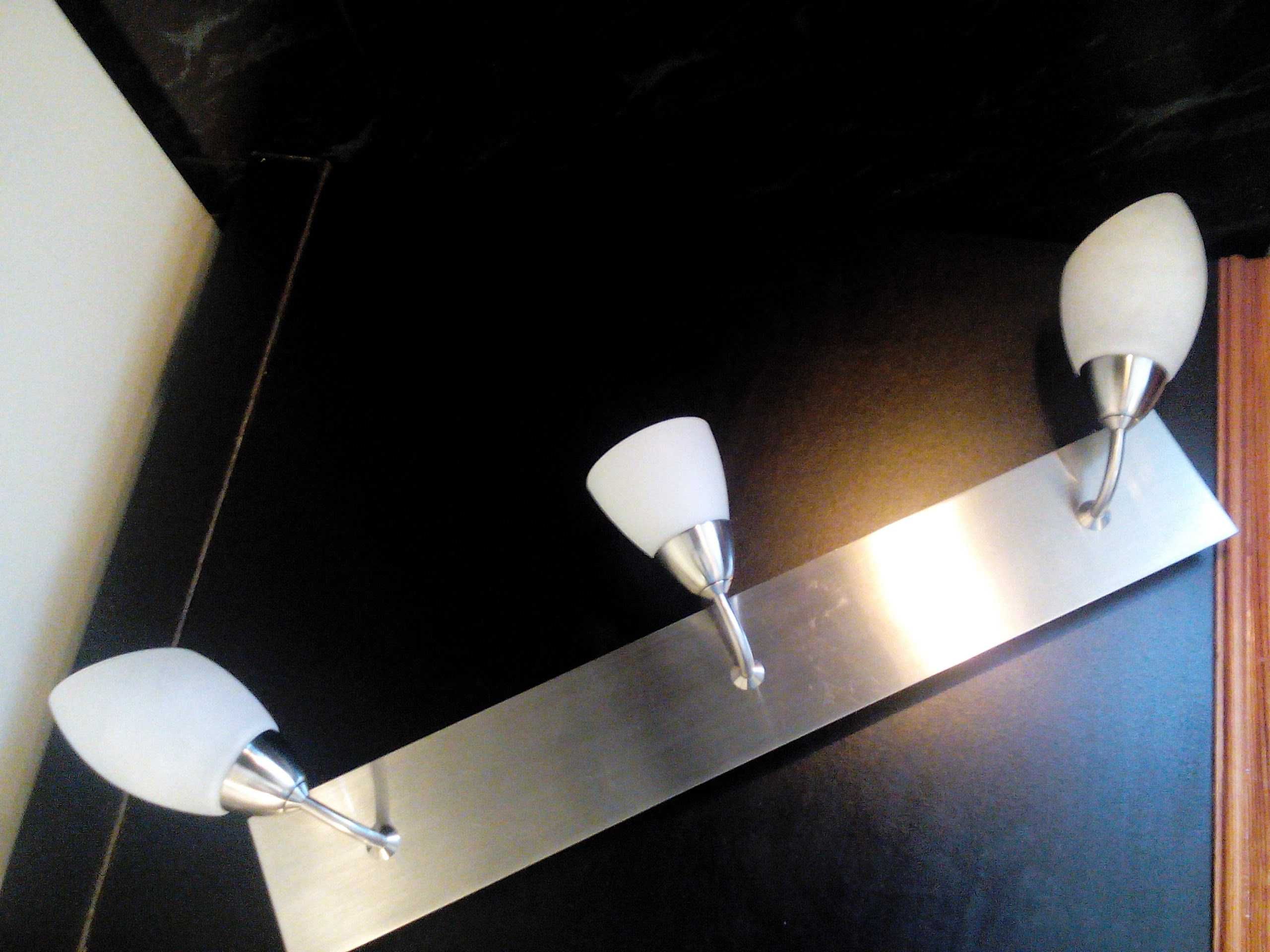 Philips Massive аплик лампа за стена на баня IP21