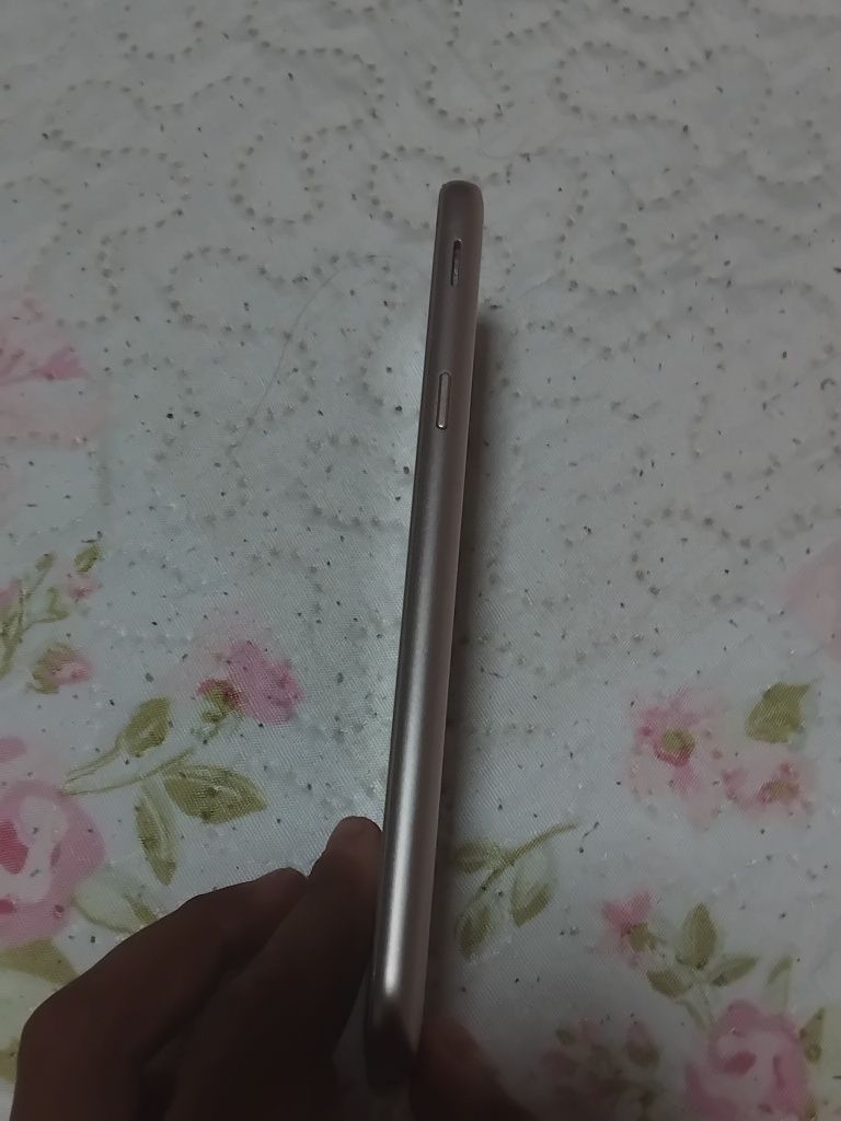 Vând samsung galaxy j5 gold!