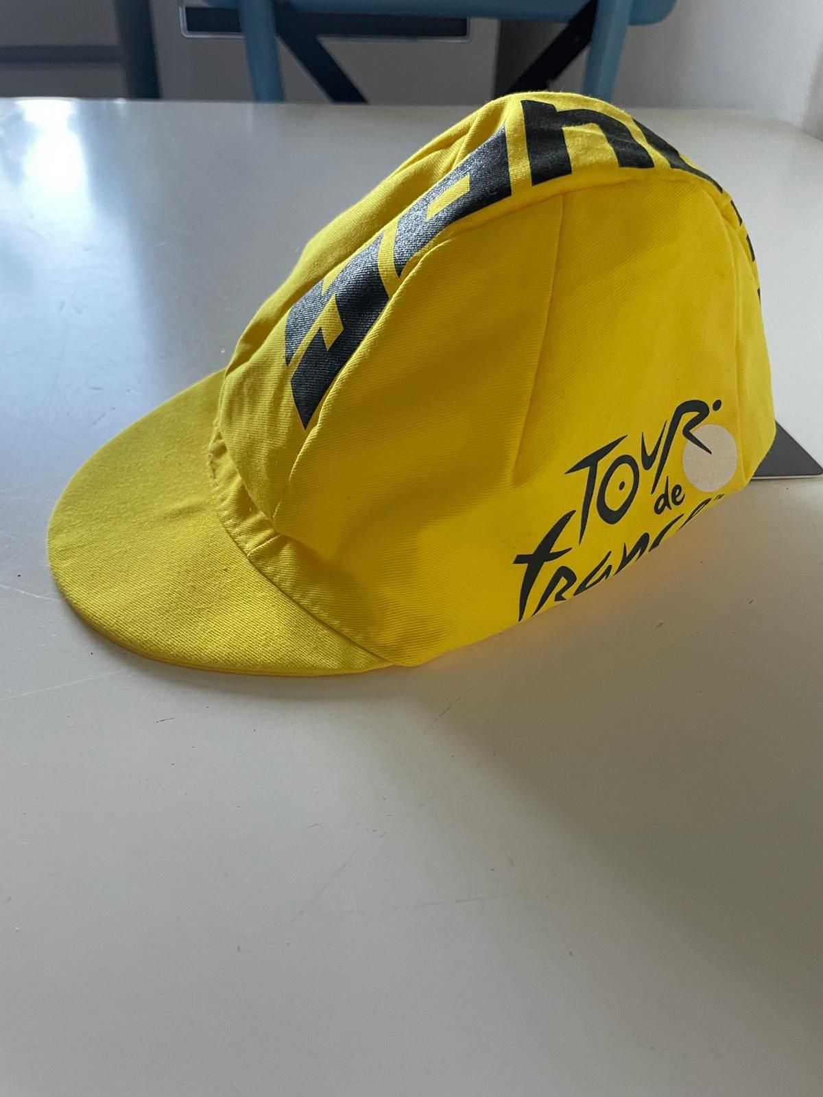 Vând șapcă cycling  Santini Tour de France