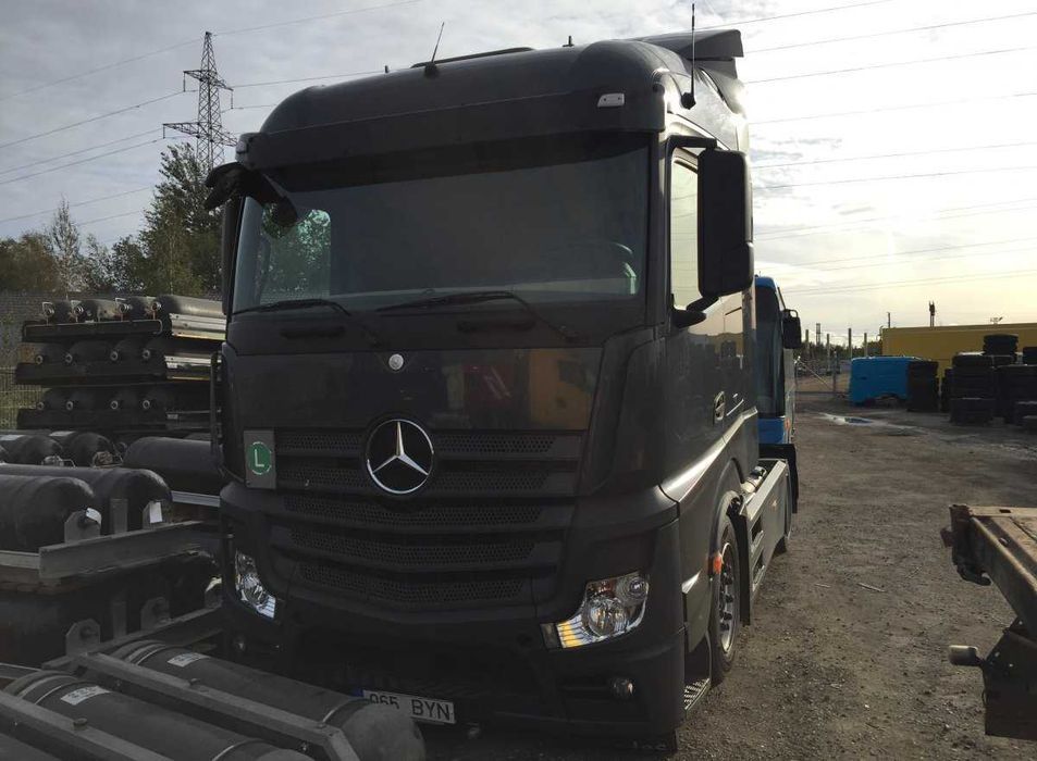 Dezmembrez camion Mercedes Actros MP4 -piese camion Mercedes-piese
