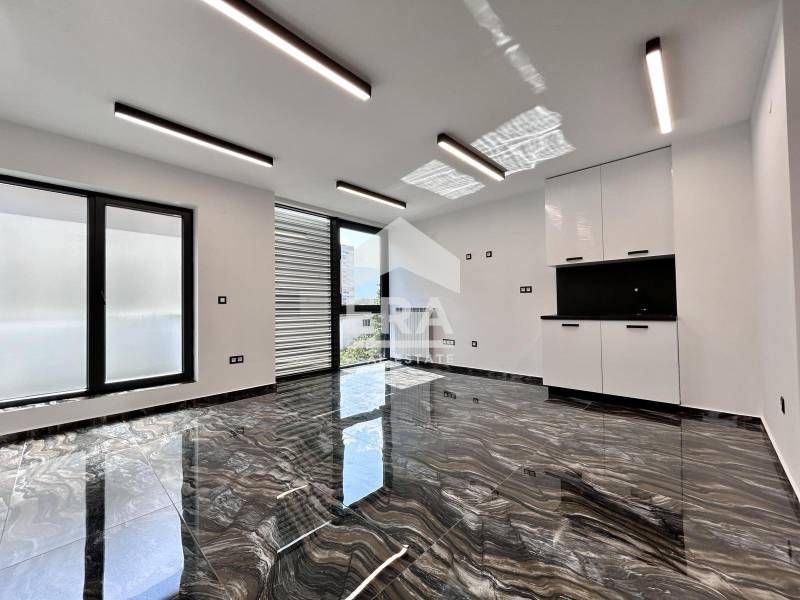 Дава се под наем Офис в София, Лозенец - 102 кв.м за 1128 € - Снимка #2