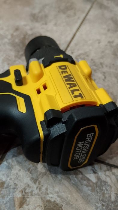 Autofiletanta Dewalt DCD 805 cu baterie de 6A