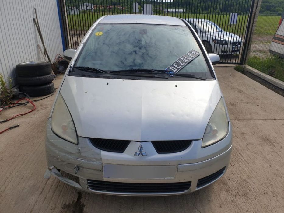 Dezmembrez Mitsubishi Colt 1.3 i benzina