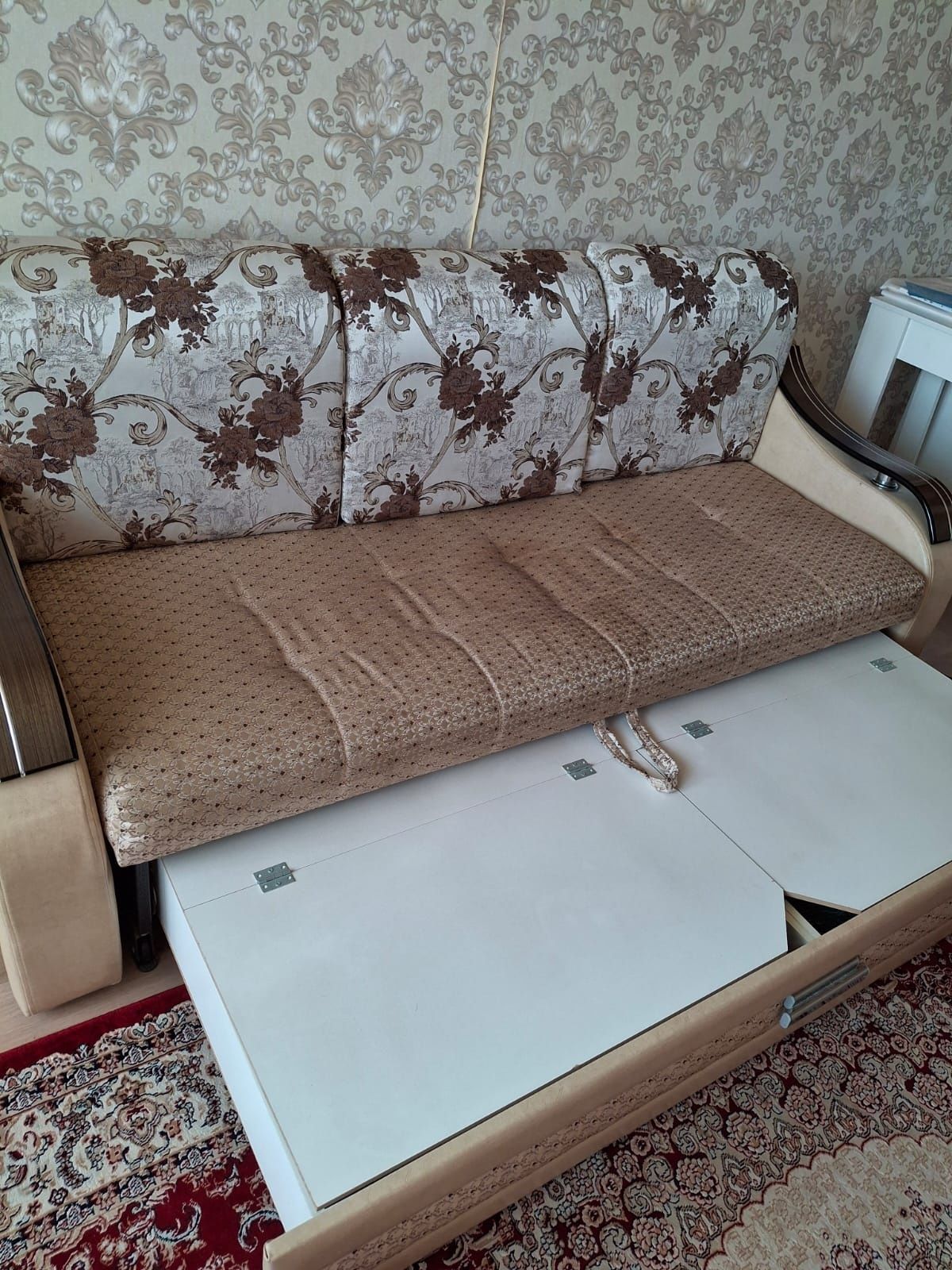 Диван сатылады %%