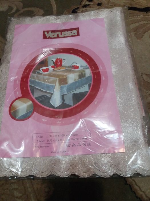 Скатерть с 12 штук тканевыми салфетками