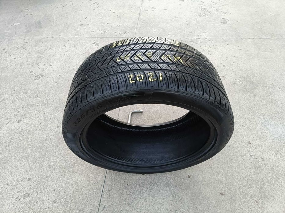 O anvelopa de iarna 325 35 22 pirelli scorpion winter 6,5 mm 2021
