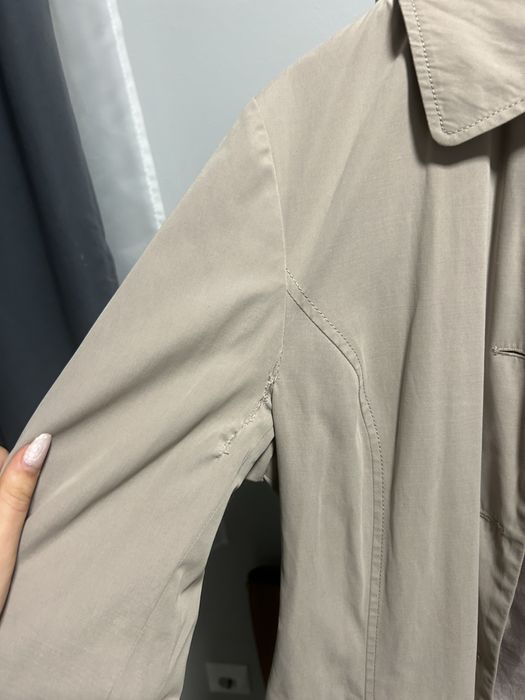 pardesiu, stare ca in poza, ca si nou in afara de cusatura la subrat