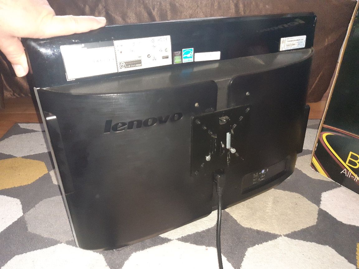 PC LENOVO All in one 21.5''