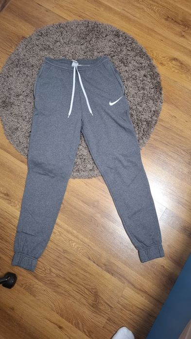 nike долнище сиво