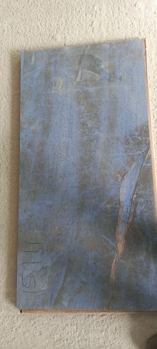 Optimdanam arzon srochna sotiladi kerama granit 4$  Dan.   1.20x60