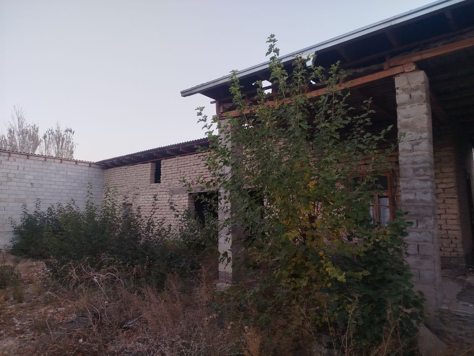 8 sutik yer sotiladi