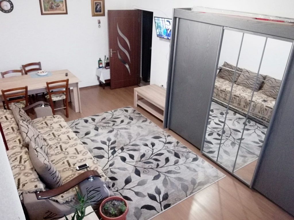 Vând apartament cu doua camere decomandat Focșani