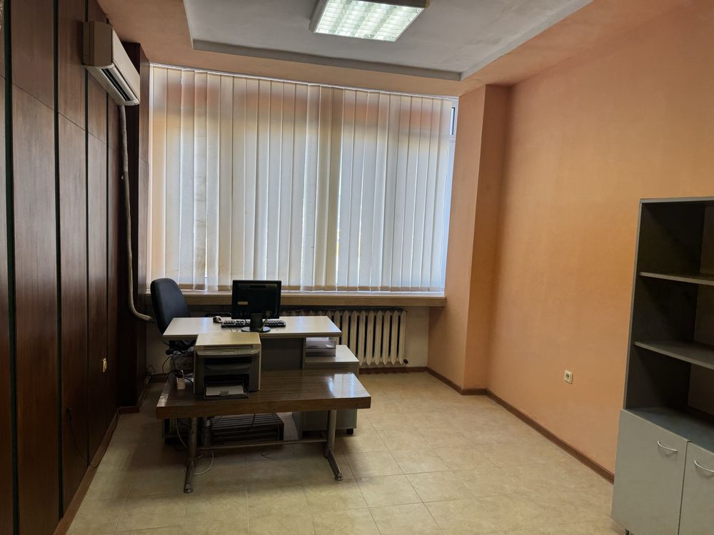 Стая за под наем в търговски център “Печ” Стаята е 19 кв.
