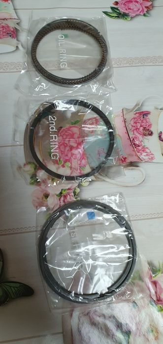 Vând set segmenți originali Mazda 1.8 benzină aspirat.