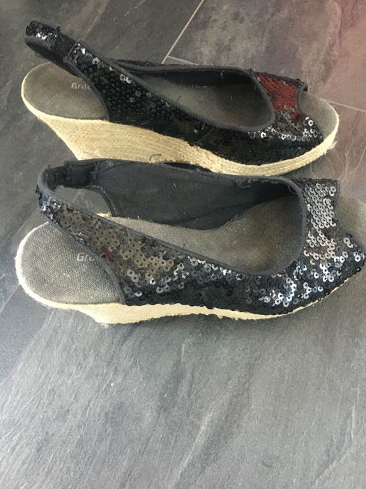 Сандали с паети. Номер 40.