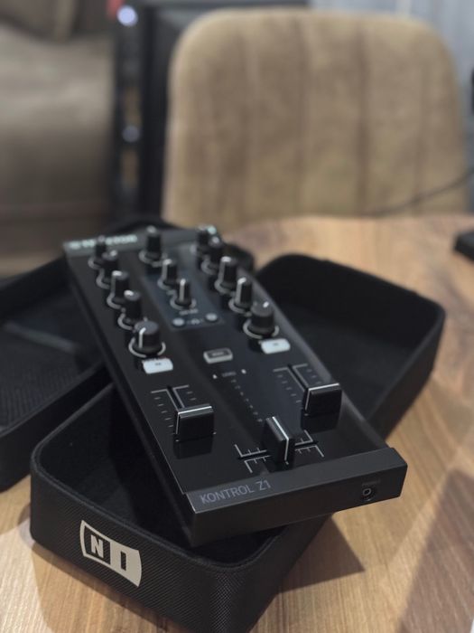 Native Instruments Traktor Kontrol Z1 DJ миксер